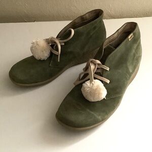 Hush Puppies | Vigor ll Green Suede Chukka Wedge Booties Sz 9.5 Casual Whimsy